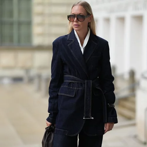 Αυτό το denim blazer shirt από τη Zara είναι το μεταβατικό piece που δεν ήξερες ότι χρειάζεσαι