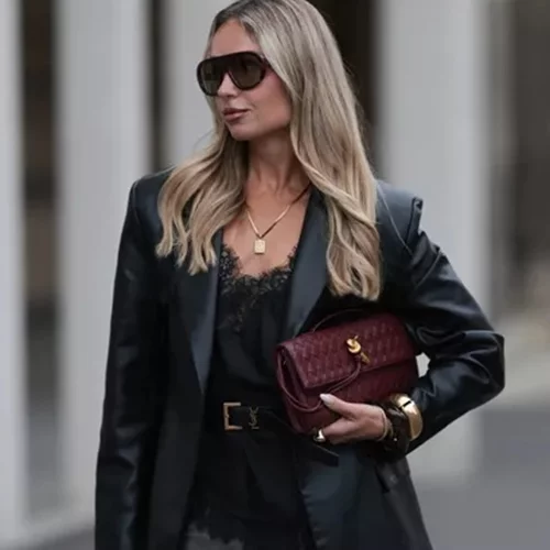 Οι μπορντό τσάντες είναι το chic αξεσουάρ των γιορτών | Οι καλύτερες επιλογές