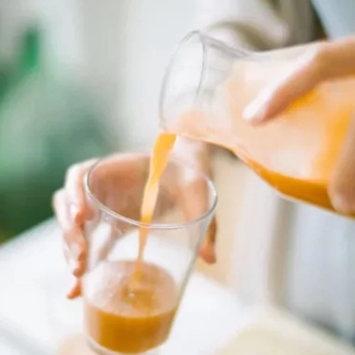 Τι θα συμβεί στο σώμα σου αν πίνεις φρέσκο χυμό πορτοκάλι κάθε μέρα;