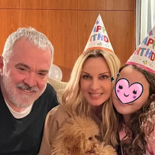 Γενέθλια για την Πέγκυ Ζήνα | Οι οικογενειακές φωτογραφίες και η ηλικία της