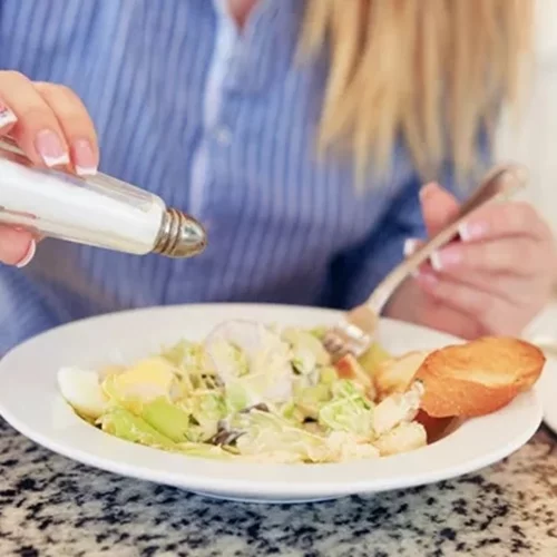 Γιατί το καλοκαίρι πρέπει να τρώμε λιγότερο αλάτι;