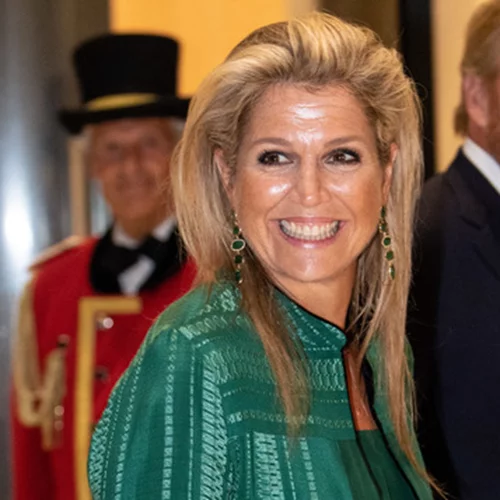 Όλος ο κόσμος συζητά για το σμαραγδί Zeus+Δione φόρεμα της Βασίλισσας Μάξιμα