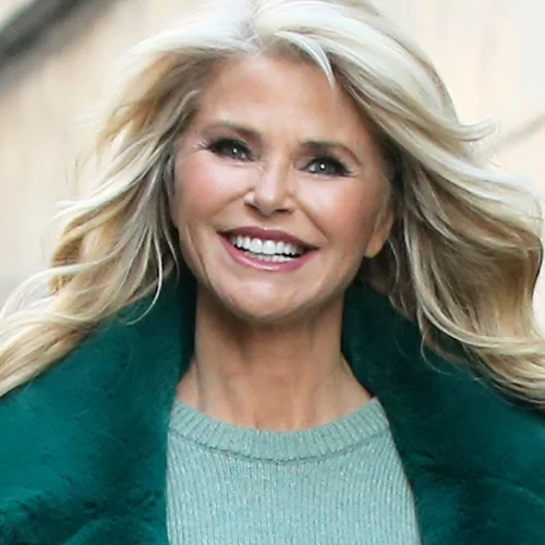 Christie Brinkley | Η κόρη της ποζάρει με μαγιό και θυμίζει τη διάσημη μητέρα της