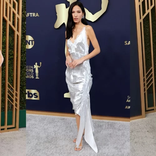 SAG Awards | Στο silver carpet οι καλεσμένες επέλεξαν matching metallic δημιουργίες