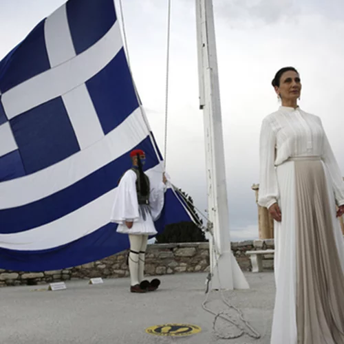 Αναστασία Ζαννή | Η γυναίκα που έκανε όλη την Ελλάδα να ανατριχιάσει στο άκουσμα του Εθνικού Ύμνου