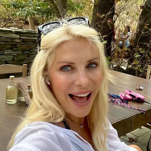 Στον παράδεισο της Ελένης Μενεγάκη στην Άνδρο | Έτσι είναι το εσωτερικό του Onar