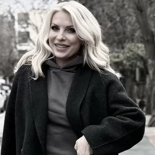 Η Ελένη Μενεγάκη με τις φόρμες της στην Κηφισιά | Οι ιδιαίτερες φωτογραφίες που μοιράστηκε