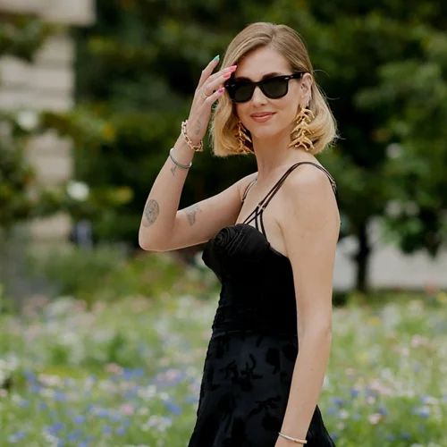 Στην H&M ανακαλύψαμε το πιο καλοκαιρινό cross body τσαντάκι που ταιριάζει με όλα τα looks σου