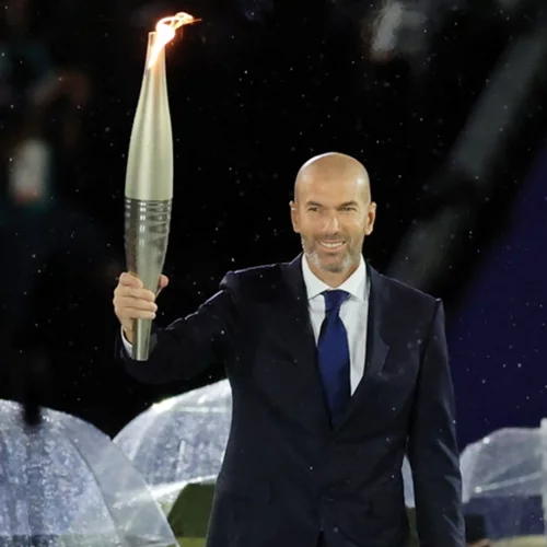 Όταν ο Zinedine Zidane έκλεψε την παράσταση στην τελετή έναρξης των Ολυμπιακών Αγώνων στο Παρίσι