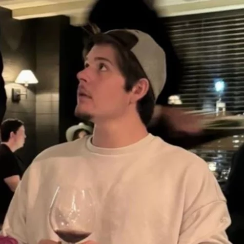 Μάξιμος Κωστόπουλος | Το κοινό που έχει με τον μικρότερο αδερφό του, Παναγιώτη Αντώνιο