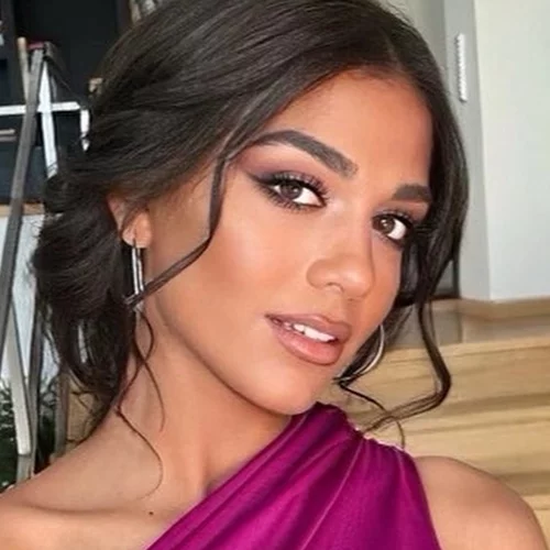 Η Μελίνα Νικολαΐδη σε βραδινή έξοδο μετά το χωρισμό της | Το mini strapless φόρεμα που αναδεικνύει τη σιλουέτα της