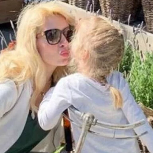 Ξανθιά και χαμογελαστή | Η Μαρίνα Παντζοπούλου έχει γενέθλια – Οι ευχές της Ελένης Μενεγάκη