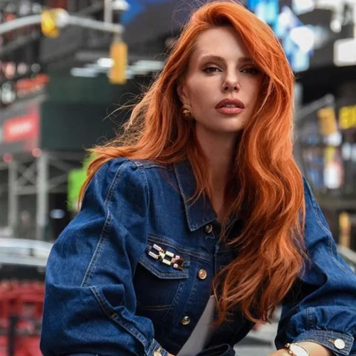 Η Έβελυν Καζαντζόγλου φόρεσε το κοστούμι από τη Marks & Spencer που είναι τέλειο για τις πασχαλινές εμφανίσεις σου