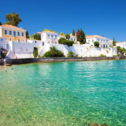 Οι Σπέτσες στην κορυφή της λίστας διακοπών για το 2023 του Guardian