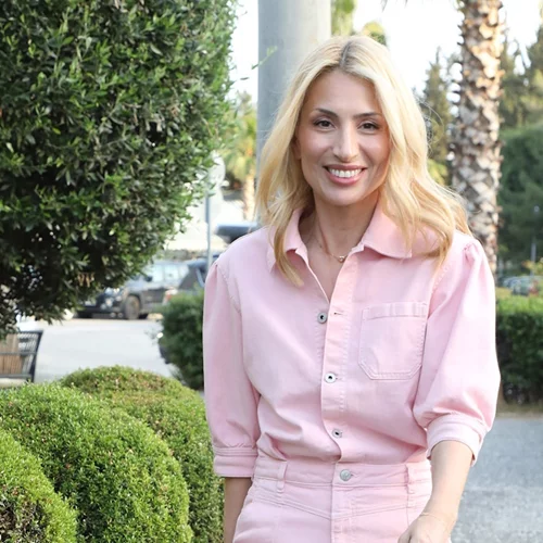 Μαρία Ηλιάκη | Το διαχρονικό light jacket της είναι η ιδανική athleisure πινελιά στο προσωπικό σου στιλ