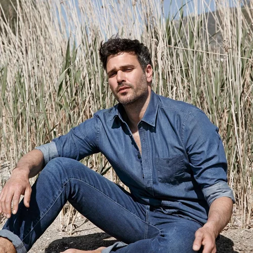 Μιχάλης Λεβεντογιάννης | Στην πισίνα μόνο με το μαγιό του