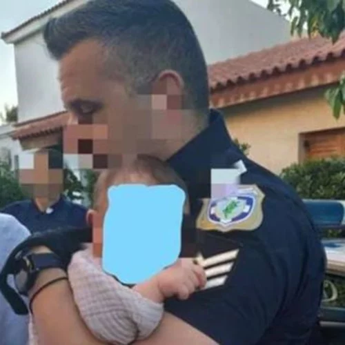 Γλυκά Νερά | Η φωτογραφία με τον αστυνομικό και το μωρό που κάνει τον γύρο του διαδικτύου