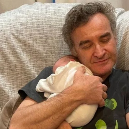 Ο Νίκος Ορφανός σε μια συγκινητική εξομολόγηση | "Κλαίγαμε με κάθε 10 γραμμάρια που έπαιρνε"