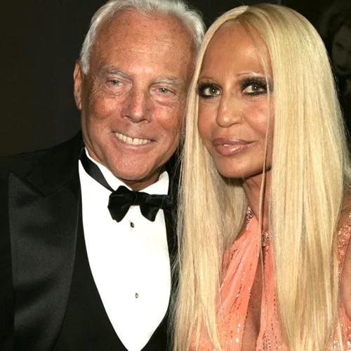 Giorgio Armani | Το τελευταίο αντίο στον "αυτοκράτορα της κομψότητας" με τη Donatella Versace παρούσα