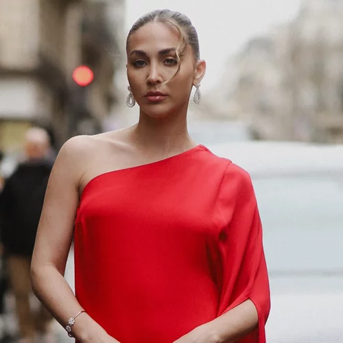 Είσαι καλεσμένη σε ανοιξιάτικο γάμο; Αυτό το Zara φόρεμα είναι η πιο chic επιλογή