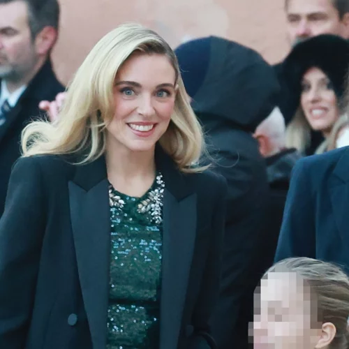 Μαριάννα Γουλανδρή Λαιμού | Το φόρεμα με πράσινες παγιέτες που φόρεσε στον γάμο της Χρυσής Βαρδινογιάννη και του Νικόλαου ντε Γκρες