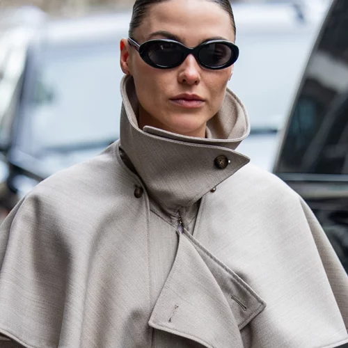 Οι πιο ωραίες καμπαρντίνες της φετινής άνοιξης έχουν μοντέρνα σχέδια και χρώματα