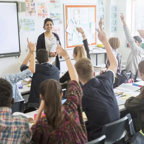 Τριών Ιεραρχών | Πώς λειτουργούν σήμερα σχολεία, φροντιστήρια και κέντρα ξένων γλωσσών