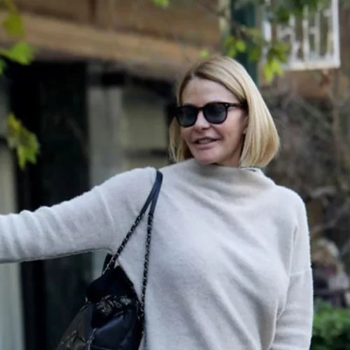 Η Τζένη Μπαλατσινού επέστρεψε στο γραφείο μετά τις γιορτές | Πώς την καλωσόρισαν