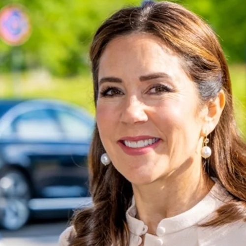 Γιατί η Mary της Δανίας εθεάθη με καλοκαιρινό outfit και σανδάλια στα μέσα του χειμώνα;