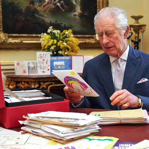 Βασιλιάς Κάρολος | Τα σημάδια που προδίδουν την κατάσταση της υγείας του