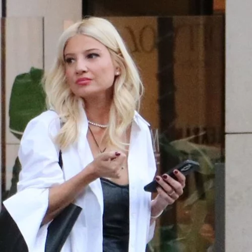 Φαίη Σκορδά | Ανοίγει τη γιορτινή μονοκατοικία της