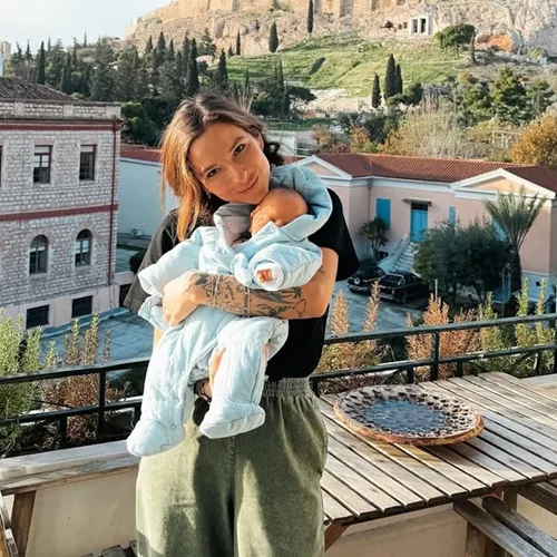 Εριέττα Κούρκουλου Λάτση | Με τον γιο της, Λέοντα στο πιο γραφικό χωριουδάκι της Ελλάδας που αξίζει να επισκεφθείς αυτό το φθινόπωρο