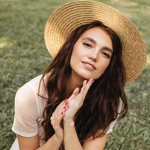 Οι κρέμες προσώπου με SPF που θα σου λύσουν τα χέρια τώρα το καλοκαίρι