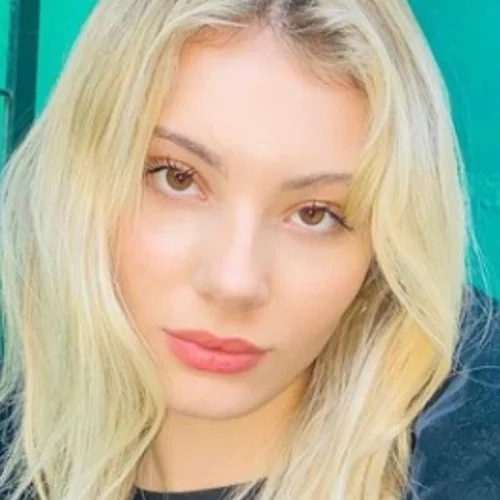 Άννα Μαρία Ηλιάδου | Αφού έγινε ξανθιά, άλλαξε και το κούρεμά της