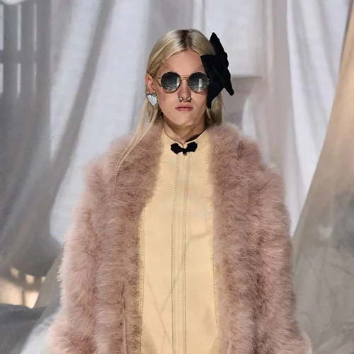 Valentino S/S '25 | O Alessandro Michele αναβίωσε μια από τις πιο διαχρονικές τάσεις στην ομορφιά