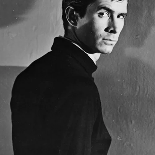 Anthony Perkins | Κακοποιήθηκε σεξουαλικά από την μητέρα του και υπέστη ηλεκτροσόκ λόγω της ομοφυλοφιλίας του