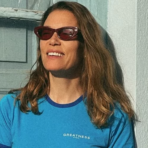 Στο αρτιστίκ μπάνιο της Βίκυς Καγιά | Η παρουσιάστρια μας προσκαλεί στο εξοχικό της στη Βόρεια Εύβοια