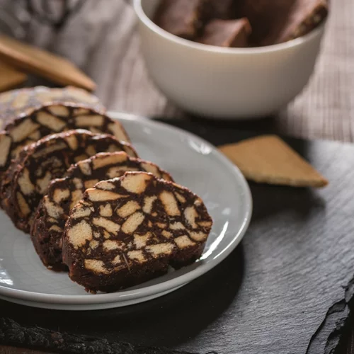 Θες γλυκό στη νηστεία; Δοκίμασε τον σοκολατένιο κορμό του ονείρου χωρίς ζάχαρη με 3 μόνο υλικά