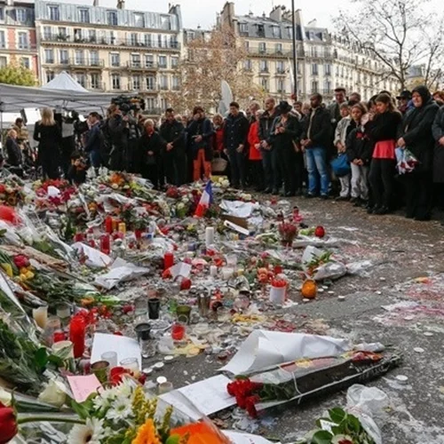 Η Γαλλία αποτίνει για ακόμη μια χρονιά φόρο τιμής στα θύματα των επιθέσεων της 13ης Νοεμβρίου 2015