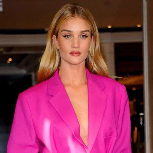 Η Rosie Huntington-Whiteley απολαμβάνει την εγκυμοσύνη της με τον πιο stylish τρόπο