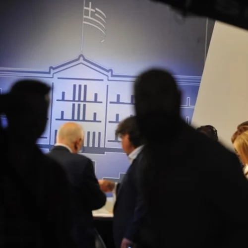 Ολα έτοιμα για το σημερινό debate των πολιτικών αρχηγών | Οι κανόνες, πώς θα καθίσουν και όλη η διαδικασία