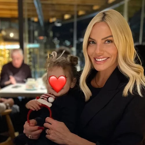 Ιωάννα Μαλέσκου | Το video με τα παιχνίδια της κόρης της στην παραλία ειναι ό,τι πιο cute θα δεις σήμερα