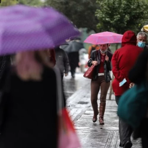 Βροχερός ο καιρός σήμερα με μικρή πτώση θερμοκρασίας - Σε αυτές τις περιοχές απαιτείται προσοχή