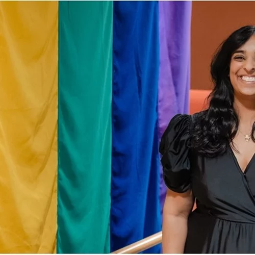 Η Υπουργός της Νορβηγίας, Λούμπνα Τζάφερι έδειξε το στήθος της δημόσια -και είχε λόγο