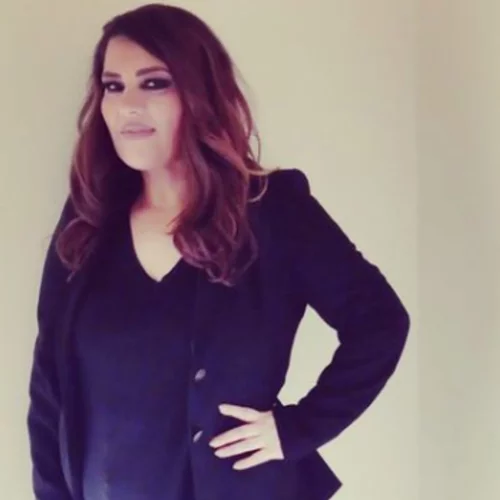 Κατερίνα Ζαρίφη | Ποζάρει πιο αδύνατη από ποτέ με στενό outfit