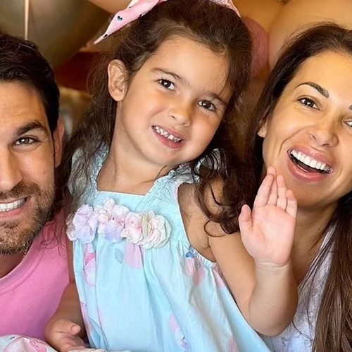 Στο σπίτι της Ελένης Χατζίδου και του Ετεοκλή Παύλου | Το πριγκιπικό δωμάτιο της κόρης τους, Μελίτα