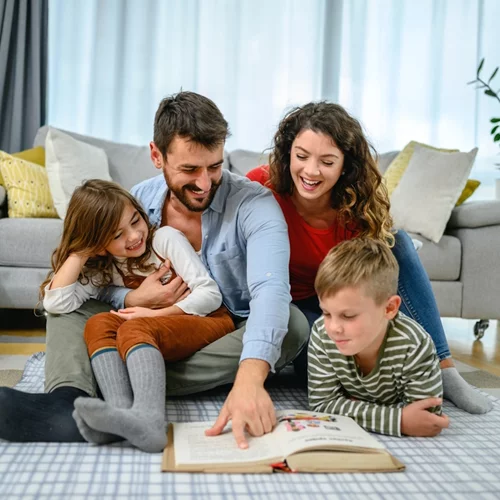 Παγκόσμια Ημέρα Γυναίκας | Η συγγραφέας Μαρίνα Γιώτη αποκαλύπτει πώς τα παιδικά βιβλία καταργούν τα στερεότυπα και την αλλαγή στη θέση της γυναίκας στα μάτια των παιδιών