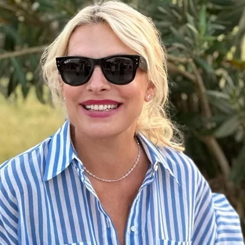 Ελένη Μενεγάκη | Για ουζάκι σε παραδοσιακή ψαροταβέρνα της Χαλκίδας