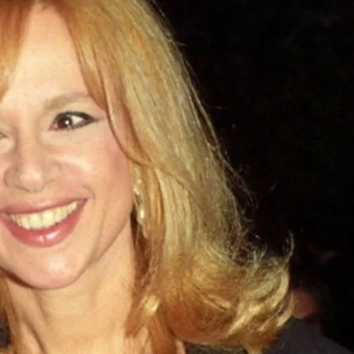 Η Αλίκη Βουγιουκλάκη χωρίς ίχνος μακιγιάζ ένα καλοκαίρι του '80 στον Θεολόγο