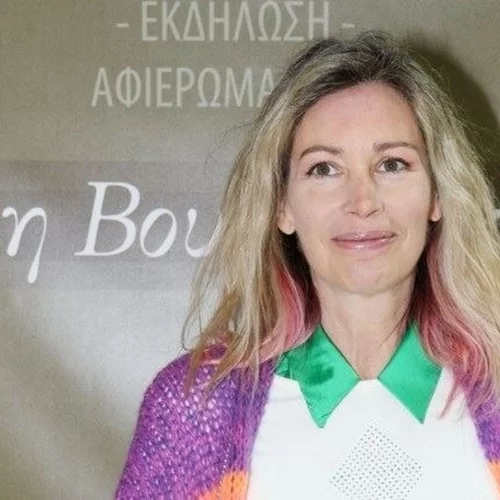 Άριελ Κωνσταντινίδη | "Θέλω να αλλάξω μέσω της εγκυμοσύνης το γενεαλογικό μοτίβο που είχαν οι μανάδες της οικογένειας με τα κορίτσια τους"